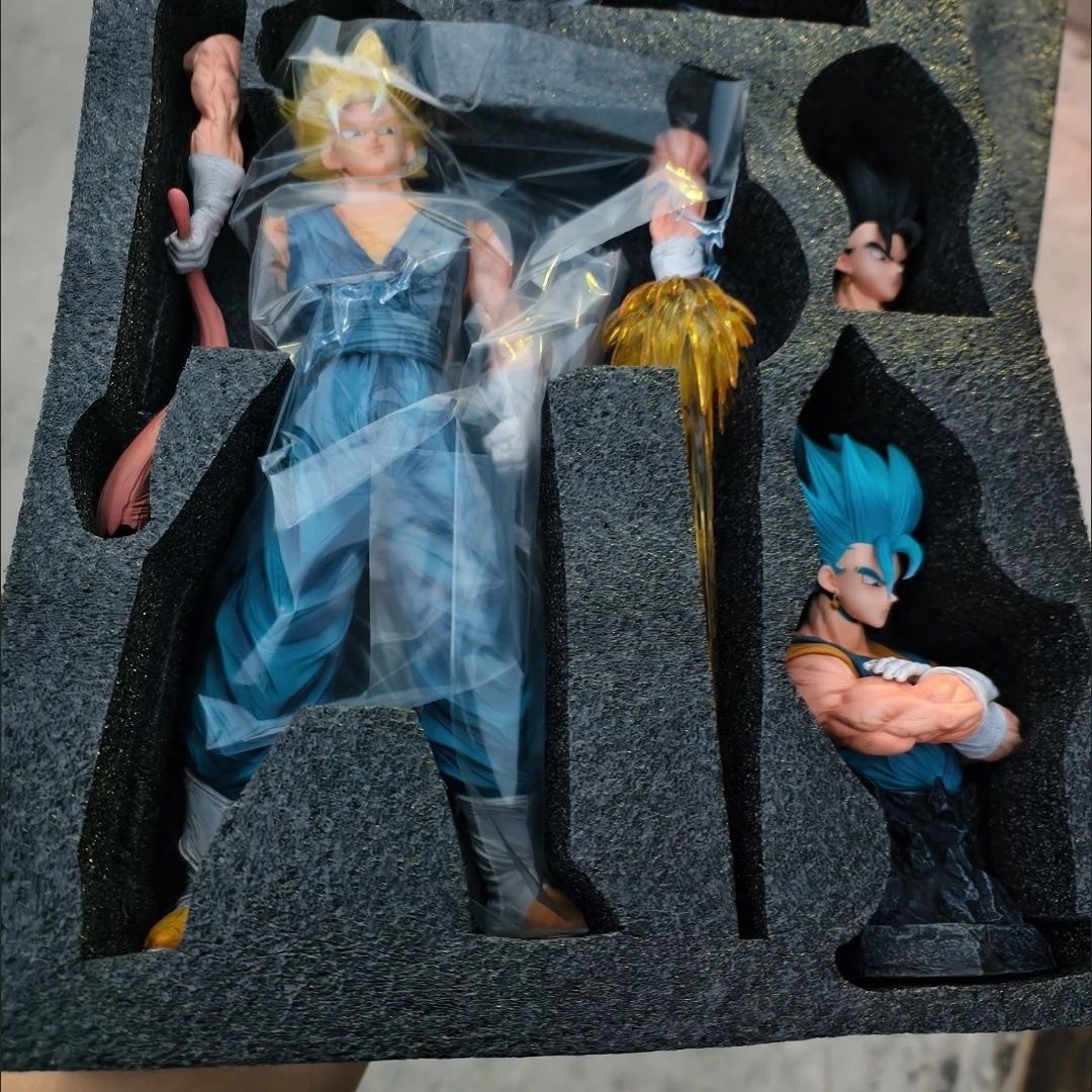 アニメ戦士アクションフィギュアセット交換可能なヘッドパーツP - Cosplay Prop Display のレビューと価格